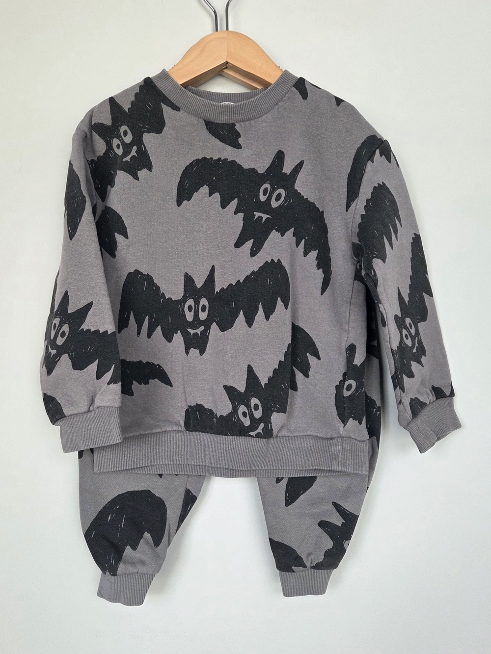 H&M Gray & Black Bat Print Sweatshirt Set